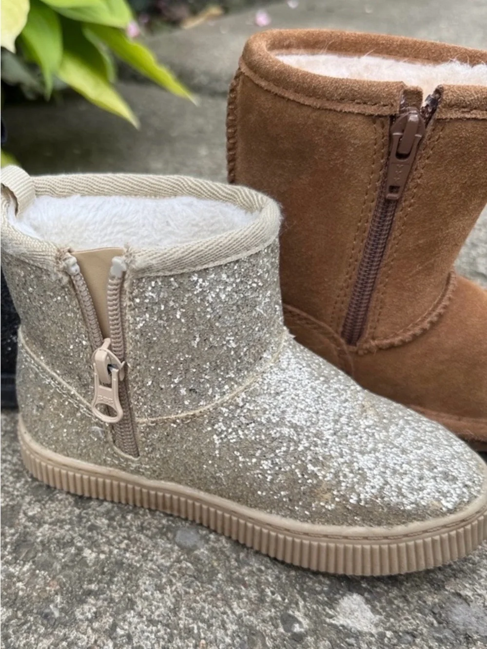 2pairs toddler size 8 cat& jack and Bearpaw